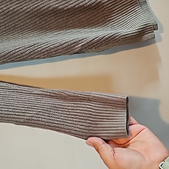 Old Navy Women's Light Sweater - Picture 2 of 6